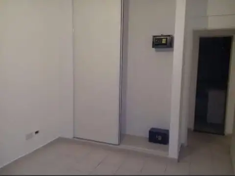 Maestro A D Elia 800, Piso 13