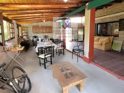 Casa 4 ambientes con 2 baños