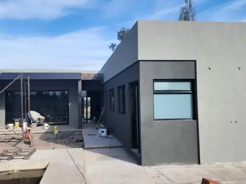 LAS FINCAS  IBARLUCEA  CASA 3 DORMITORIOS. PILETA Y JARDIN