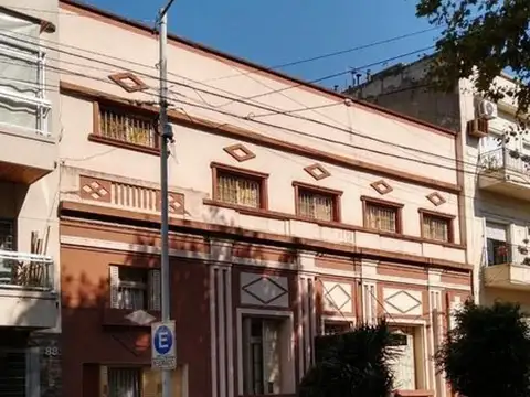 Oficina 6 ambientes con 5 baños