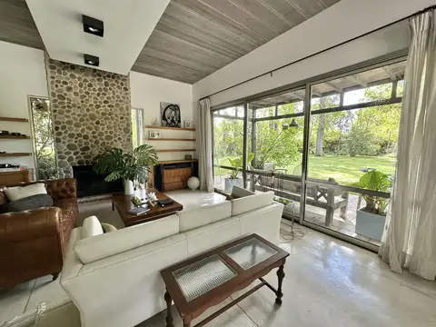 Casa 5 ambientes con 3 baños