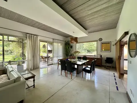 Casa en Venta con 2 cocheras