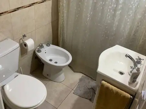 DUPLEX 3 AMBIENTES  CON ENTRADA DE COCHE VILLA ADELINA