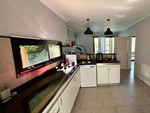 Casa 5 ambientes con 2 baños