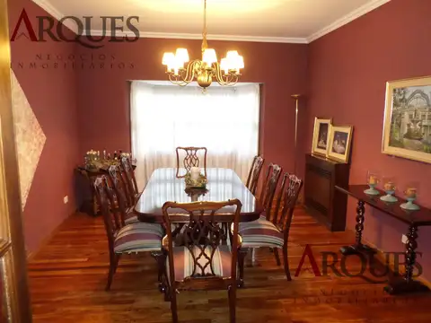 Casa en Venta con 7 cocheras
