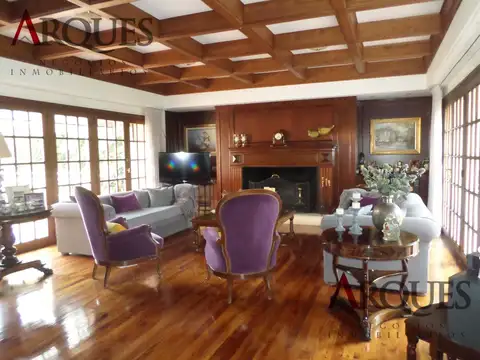 Casa 6 ambientes con 5 baños