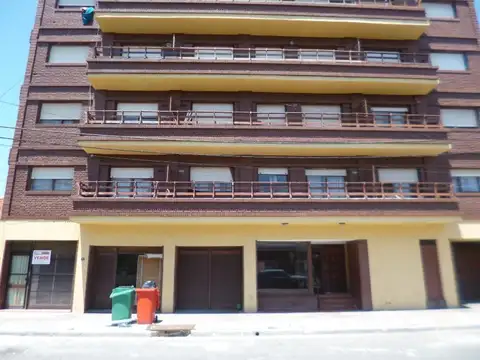 Calle 24 100, Piso PB