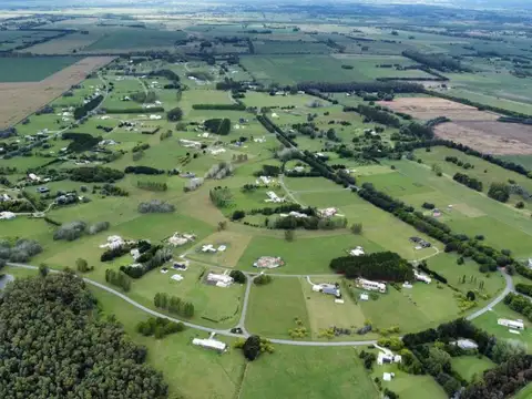 Terreno de 1 Hectárea. Chacra en Venta en Estancia La Macarena. Barrio con Amenities