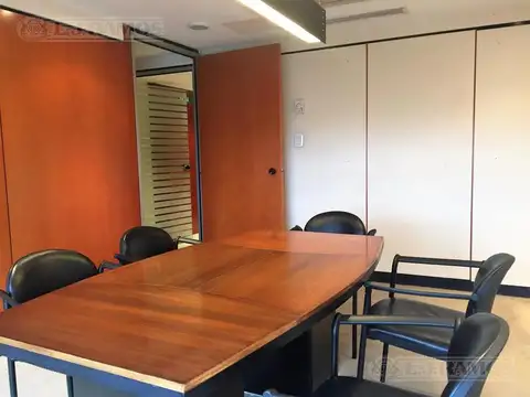 Oficina en Alquiler con 2 cocheras