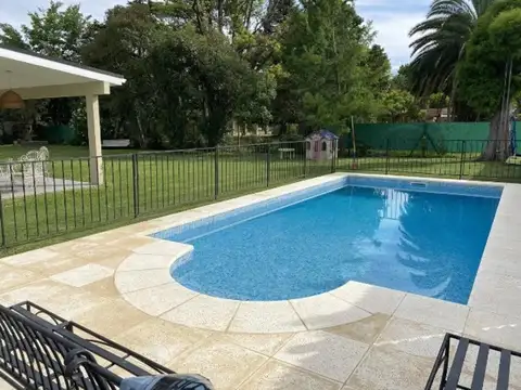 Casa en Venta con 2 cocheras