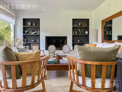 Casa en Venta con 4 cocheras