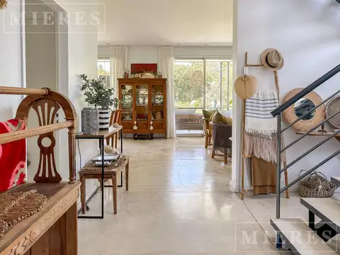 Casa en Venta  en Barrio  Santa Maria, sobre lote interno de 1167m2