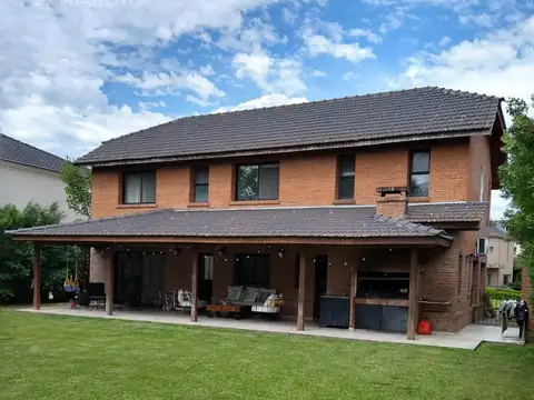 Casa 4 ambientes con 3 baños