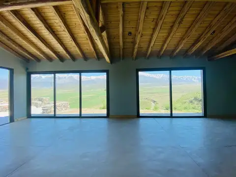 Casa 5 ambientes con 4 baños