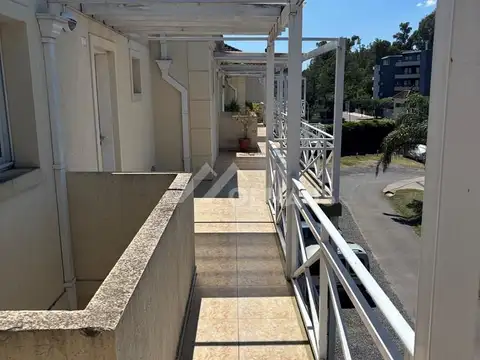 Chile, La lonja, Pilar 100