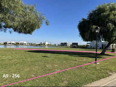 Terreno en Venta de 913,0 m2