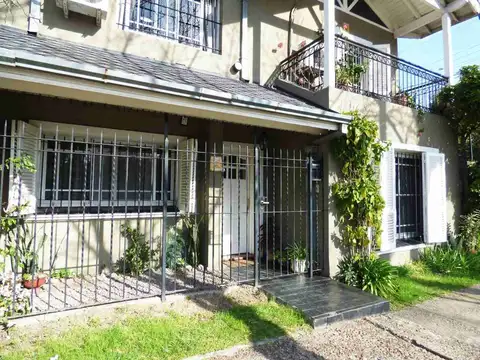 Casa de 6 ambientes en venta en Lomas de Zamora