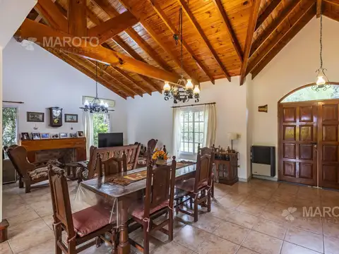Casa en Venta con 2 cocheras