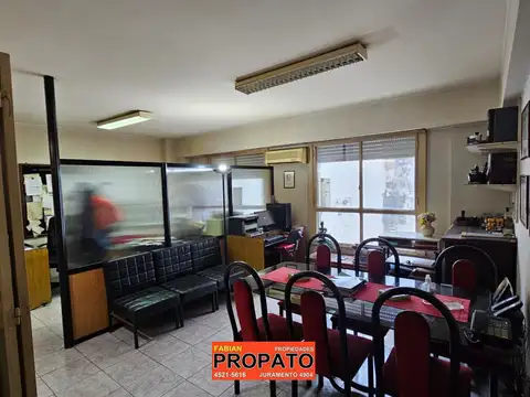 Oficina comercial de 35m2 totales al lateral en excelente ubicacion 