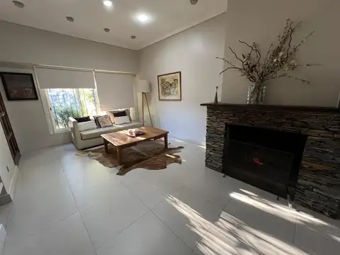 Casa 5 ambientes con 3 baños