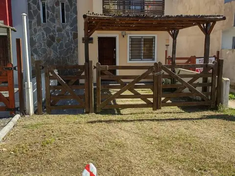 Excelente duplex 3 amb 101mts totales cochera patio parrilla a 3 cuadras del mar. Mar del Tuyu