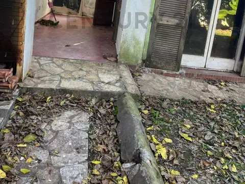 Casa de 5 Ambientes a Reciclar en Victoria