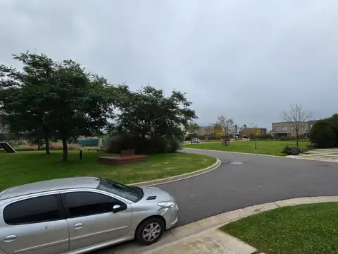 CASA DE 5 AMBIENTES A ESTRENAR CON JARDIN Y PILETA EN BARRIO ARAUCARIAS, PUERTOS DEL LAGO, ESCOBAR.