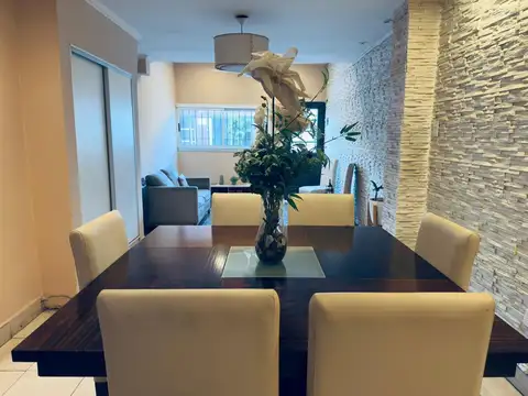 Casa 6 ambientes con 3 baños