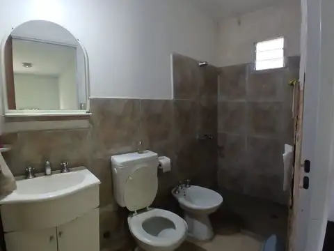 VENTA CASA 4 DORMI MAS DEPTO 2 DORM UNQUILLO CBA