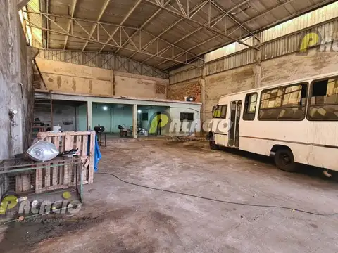 MUY BUEN GALPÓN DE 420m² A POCAS CUADRAS DE RUTA 8 - LOMA HE