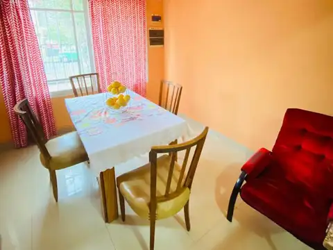 Casa 4 ambientes con 2 baños