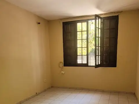 Casa 7 ambientes con 2 baños