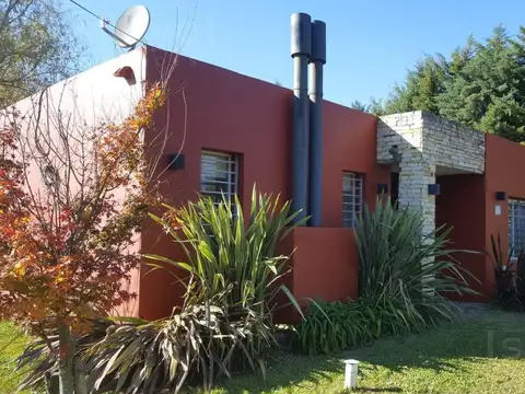 VENTA Casa, 3 dorm, 1500 m2 de jardin, calle Ricardo Guiraldes al 300, Parque Sakura