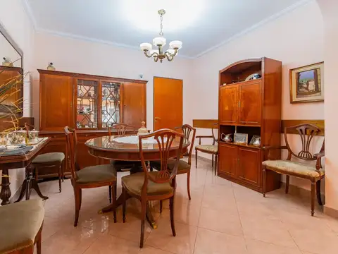 CASA 4 AMBIENTES VENTA MARTINEZ SAN ISIDRO JARDIN CON PARRILLA Y QUINCHO