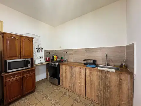 Casa 7 ambientes con 2 baños