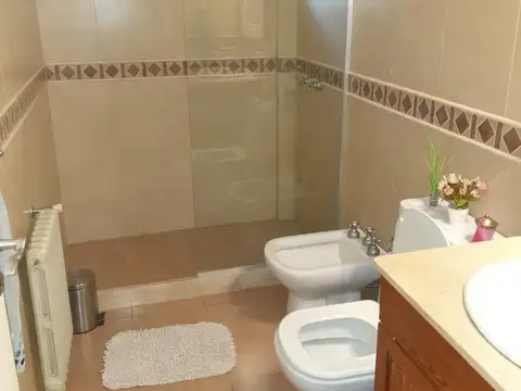 Casa 5 ambientes con 3 baños