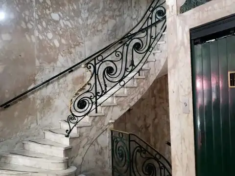 Av. Pres. Roque Sáenz Peña 1100 San Nicolás Oficina U$29.000