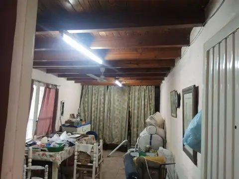 Casa 6 ambientes con 2 baños