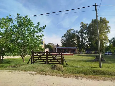 QUINTA CON GRAN PATIO VERDE en ARROYO LEYES