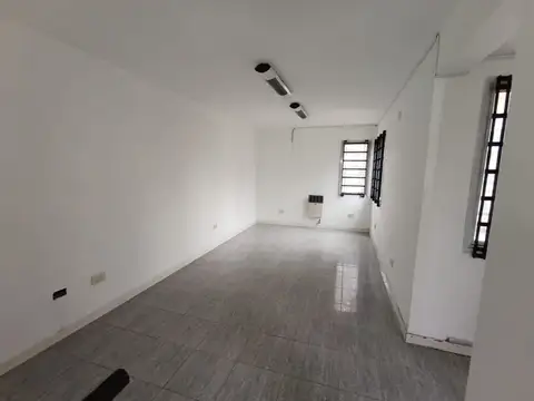 Local en Alquiler en Caseros, $ 890.000