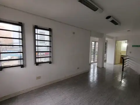 Local esquina Caseros centro frente a club JJ Urquiza - Sportclub