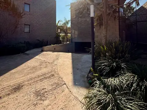 Venta cochera en barrio Amapolas, Pilar