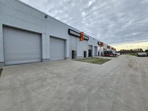Depósito en alquiler y venta 235m2 cubiertos complejo cerrado con seguridad Polo Spegazzini Ezeiza