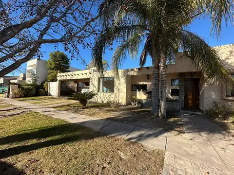 Venta casa en Barrio Privado calle Terrada