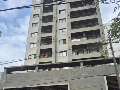 COCHERA EN VENTA-CASEROS CENTRO. IDEAL PARA INVERSIÓN O COMERCIANTE DE LA ZONA.