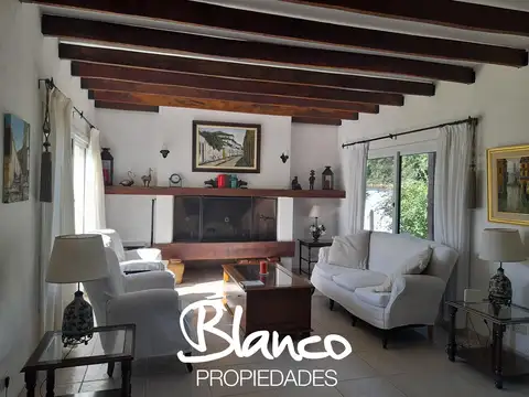 Casa en Venta con 4 cocheras