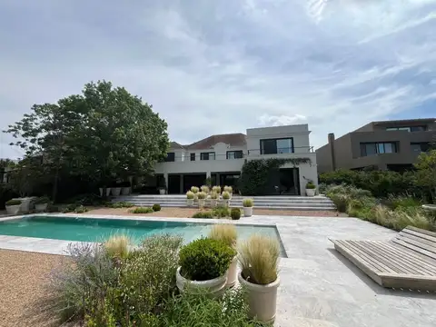 Casa Venta El Golf Nordelta lote interno
