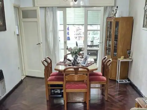 Casa 7 ambientes con 1 baño