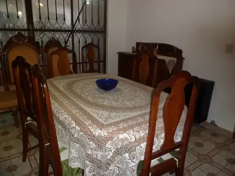 Casa 5 ambientes con 2 baños