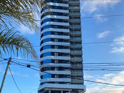 Venta - Importante local en esquina a estrenar complejo Brickell - Tigre